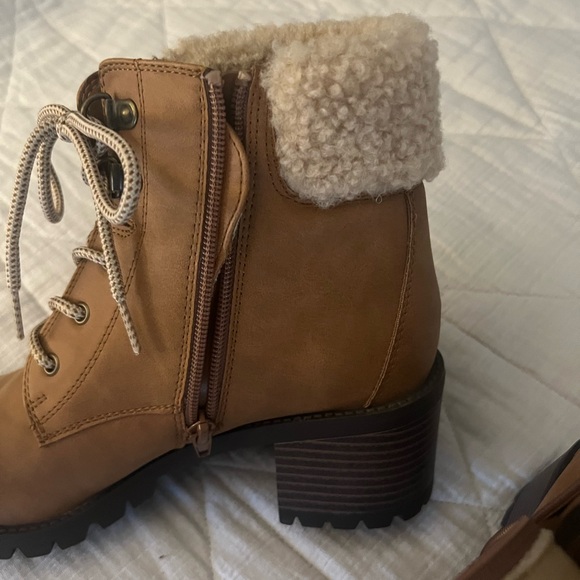 Jodi Lace up Ankle Boot with Shearling Collar - Picture 3 of 7